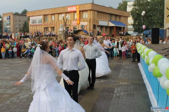 Невесты танцуют вальс
